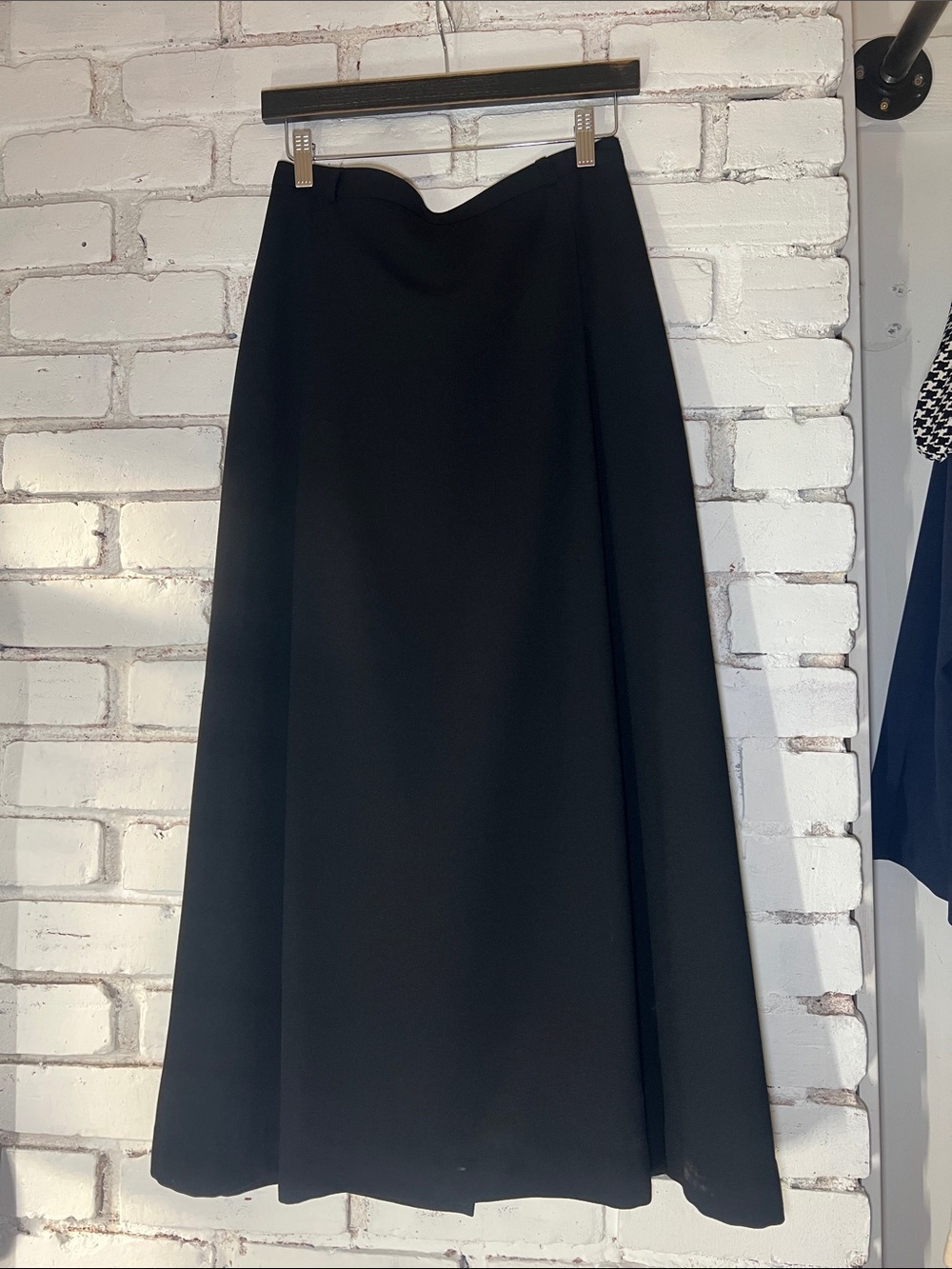 Elegant Black Women's maxi Skirt pleated skirt with button and zipper​